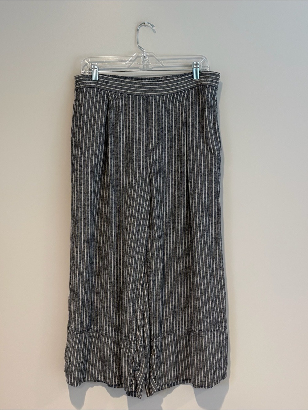 Banana Republic Gray & White Striped Linen-Blend Cropped Pants Size M